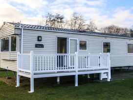A static caravan with a deck and front door at Static Caravan 3 Bed Sleeps 8 Dog Friendly Parking Northampton