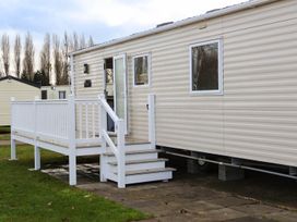 A static caravan with steps and a handrail at Static Caravan 3 Bed Sleeps 8 Dog Friendly Parking Northampton