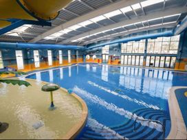 An indoor pool with a water slide at Static Caravan 3 Bed Sleeps 8 Dog Friendly Parking Northampton
