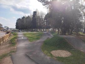 A pathway with grass and trees at Static Caravan 3 Bed Sleeps 8 Dog Friendly Parking Northampton
