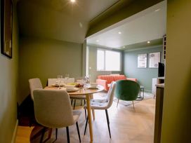 A dining room with a table and chairs at 1 Bedroom Apartment, sleeping 3 with balcony and pet friendly in Carbis Bay