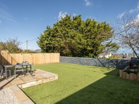 A garden with a table and chairs at 1 Bedroom Apartment, sleeping 3 with balcony and pet friendly, Carbis Bay