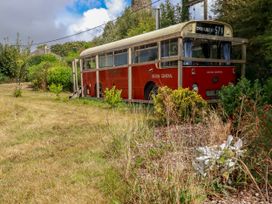 A bus surrounded by grass and bushes at Honey Bee Bus in Menheniot
