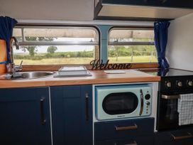 A kitchen with sink and appliances at Honey Bee Bus in Menheniot