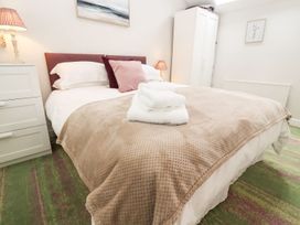 A bedroom with a bed and bedside lamp at Peewit Barn in Moreton-in-Marsh