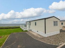 A caravan near the sea at Caravan in Girvan