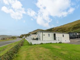 A caravan located near the road at Caravan in Girvan
