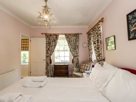 A bedroom with a bed and a window at Jessicas Cottage in Windermere