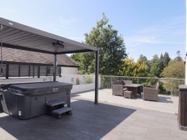 An outdoor area with a hot tub and seating at 10 Rayrigg Rise in Bowness-On-Windermere