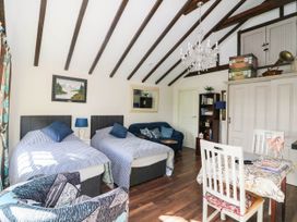 A bedroom with twin beds and a dining area at Kate’s in Daingean