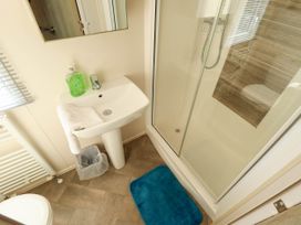 A bathroom with a wash basin and shower at Coastfields Holiday Village Ingoldmells