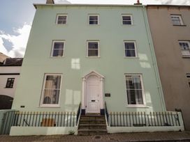 A house with steps at the entrance at Flat 3 in Tenby
