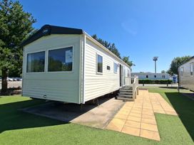 A static caravan with steps and grassy area at Haven Golden Sands Abi Marina in Mablethorpe