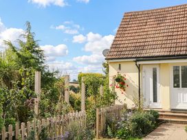 A house with a front door and garden at Merlins Hideaway in Dawlish