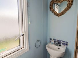 A bathroom with sink and mirror at Spruces 30 in Sandy Bay, Exmouth