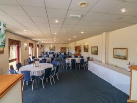 A dining room with tables and chairs at Tor in Kingsteignton