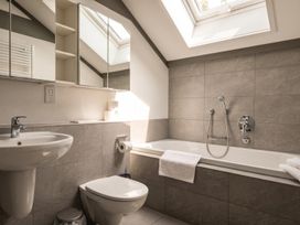 A bathroom with a sink, toilet, and bathtub at Two Hoots Littleworth