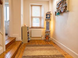 A hallway with a bookshelf and a decorative clock at the property