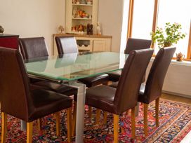 A dining room with a table and chairs at the property