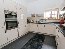 A kitchen with cabinets and ovens at Yr Hen Llaethdy in Blaen-Cil-Llech near Newcastle Emlyn