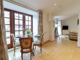 A dining room with a table and chairs at Maritime Mews, 6 The Oakleys, Porthmadog