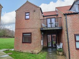 An outdoor view of Berry Banks Cottage in Whitby