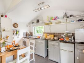 The Shepherd's Hut - Mid Wales - 19022 - thumbnail photo 7