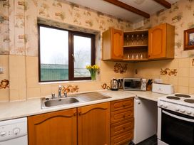 A kitchen with cabinets, sink and appliances at Dilston House in Goathland