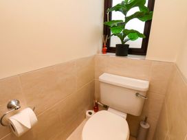 A bathroom with a toilet and a plant at Dilston House in Goathland