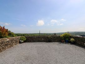 An outdoor area with a stone wall and gravel ground at The Dairy in Penuel near Llanmorlais