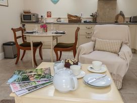 A kitchen with a table and chairs in Stable Cottage Cawton near Hovingham