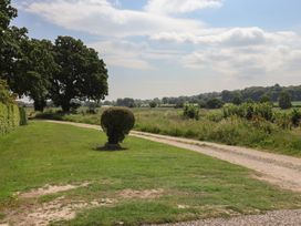 A view of a gravel path and trees at Stable Cottage in Cawton near Hovingham