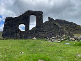 Ruins with archways in a grassy area at Tafarn Trip in Tan Y Bwlch, Maentwrog