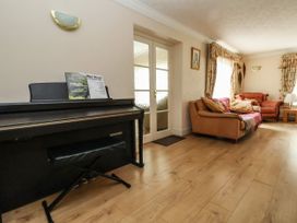 Llys Offa - North Wales - 26828 - thumbnail photo 7