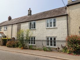 A house with windows and plants in front at Church Farmhouse in Winsham