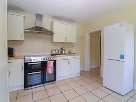 A kitchen with cabinets, an oven and refrigerator at The Lock House in Gloucester