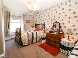 Ymwlch Bach Farmhouse - North Wales - 2838 - thumbnail photo 13