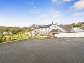 A house with garden and driveway at Chapel Green in Polgooth