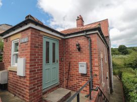 Burnside - North Yorkshire (incl. Whitby) - 4170 - thumbnail photo 3