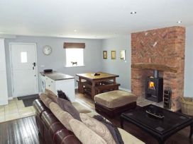 Alveton - Peak District - 4300 - thumbnail photo 3