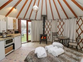 The Lakeside Yurt - Cotswolds - 6017 - thumbnail photo 6