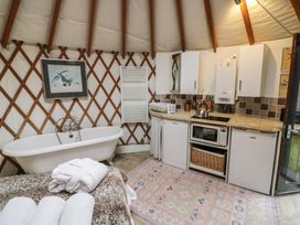 The Lakeside Yurt - Cotswolds - 6017 - thumbnail photo 7