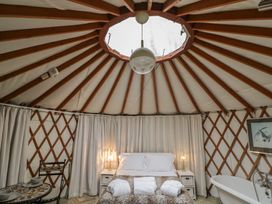 The Lakeside Yurt - Cotswolds - 6017 - thumbnail photo 11