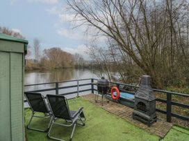 The Lakeside Yurt - Cotswolds - 6017 - thumbnail photo 12