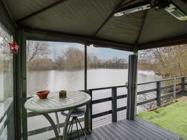 The Lakeside Yurt - Cotswolds - 6017 - thumbnail photo 15