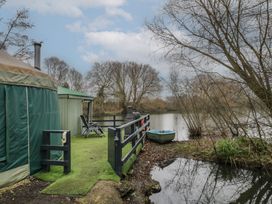 The Lakeside Yurt - Cotswolds - 6017 - thumbnail photo 16