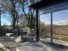 An outdoor seating area with stone fire pit at Y Cwtch Newport