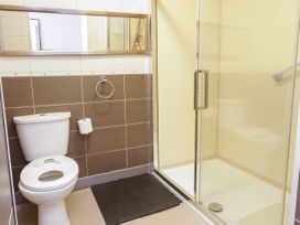 Beach Bungalow - North Wales - 8086 - thumbnail photo 19