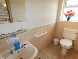 Beach Bungalow - North Wales - 8086 - thumbnail photo 22