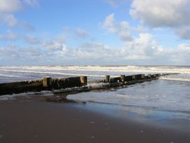 Beach Bungalow - North Wales - 8086 - thumbnail photo 44